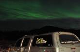 Até a Fiona ficou impressionada com o show da Aurora Boreal em Coldfoot, 95 km ao norte do Círculo Polar, na Dalton Highway, no Alaska